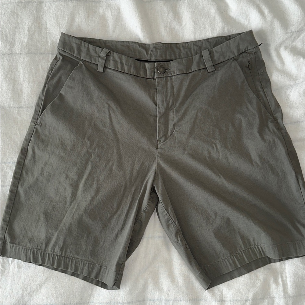 Men's Lululemon Commission shorts - 33